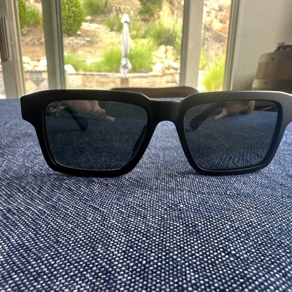 Maui Jim KAHIKO Matte Black Square Gray Sunglasses MJ0635S-001 / 635-02 - Picture 1 of 9